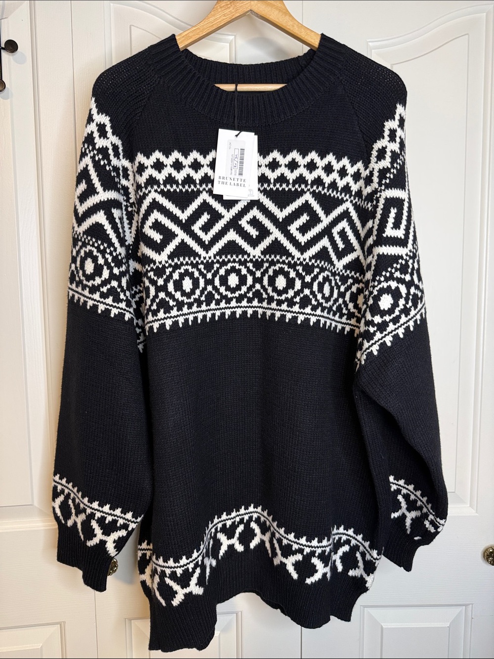 📍 NWT Brunette The Label Black & White Geometric Crewneck Sweater